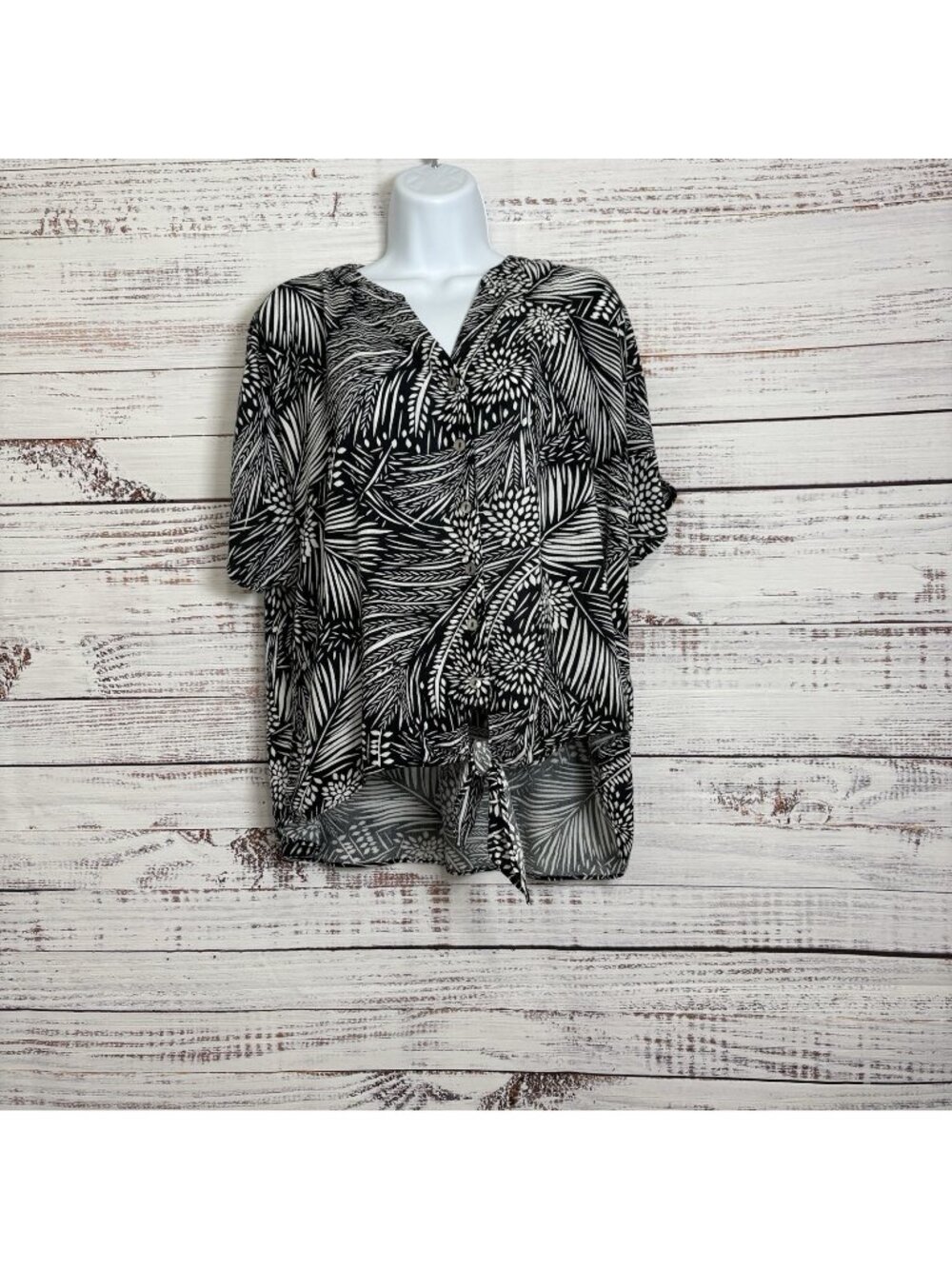 Chico’s Black Floral Button Tie Hem Short Sleeve Top